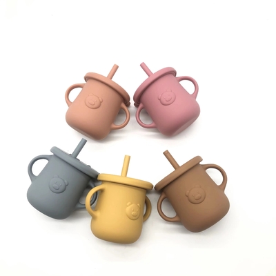 2023 nowy projekt BPA Free Baby Bear Shaped Cute Baby Training silikonowy słomkowy kubek malucha