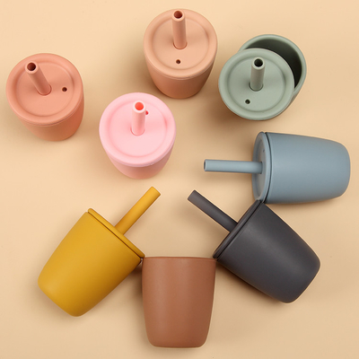 Food Grade BPA Free Baby Training Silikonowy kubek słomkowy z pokrywką Sippy